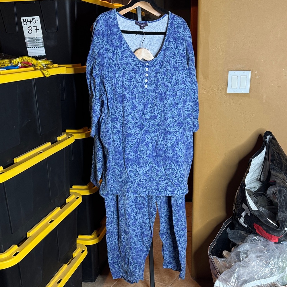 Roaman's Blue Floral 3/4 Sleeve Henley & Pant Set Size 3X (Fits 30W/32W) - Picture 2 of 9
